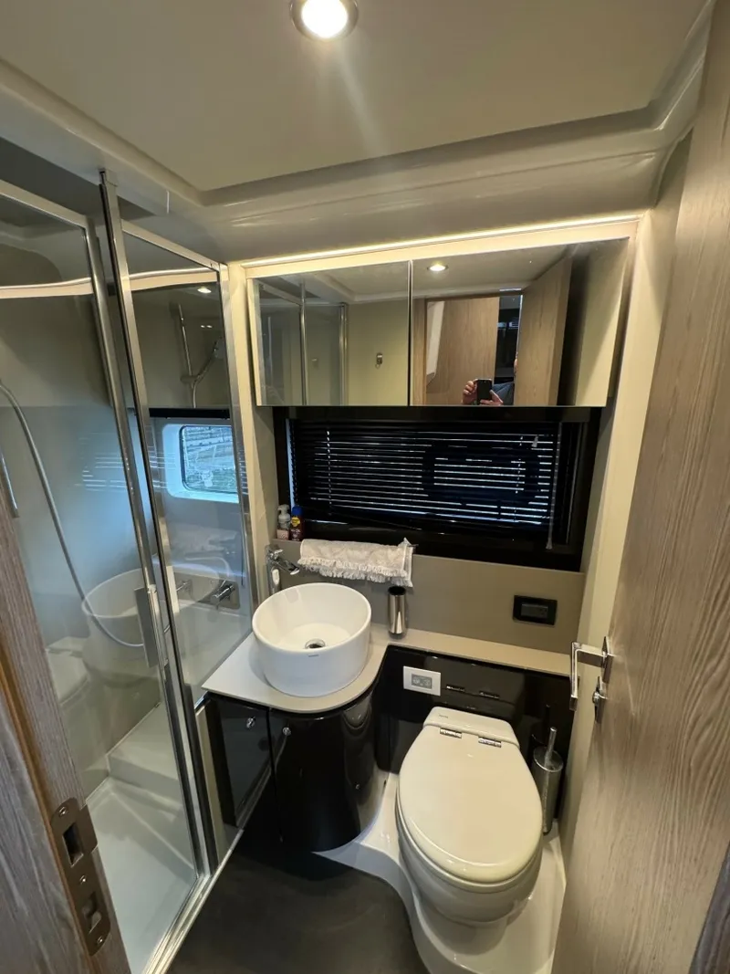 Slide: The Image of Azimut 51 ATLANTIS 2019 - 6078400