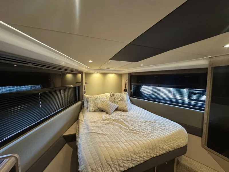 Slide: The Image of Azimut 51 ATLANTIS 2019 - 6078401