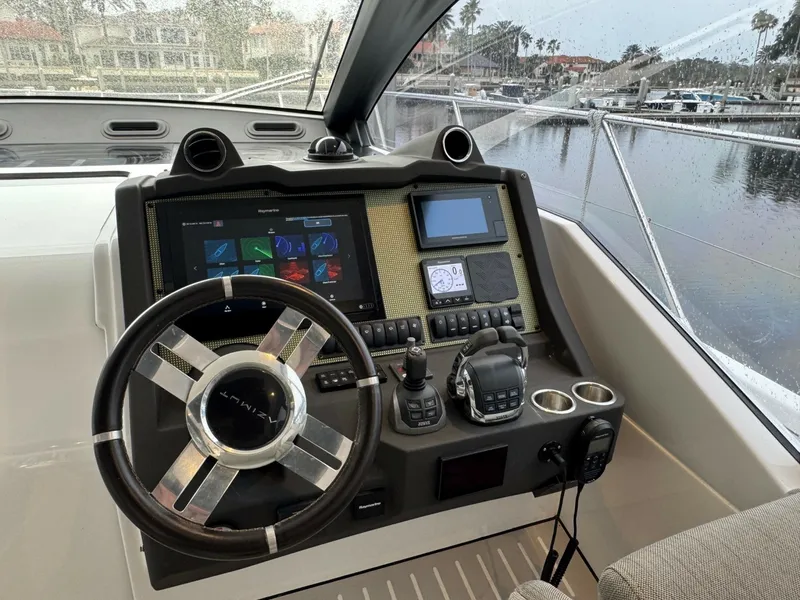 Slide: The Image of Azimut 51 ATLANTIS 2019 - 6078394