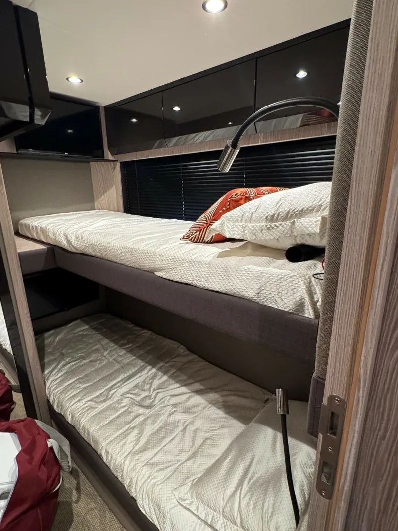 Slide: The Image of Azimut 51 ATLANTIS 2019 - 6078396