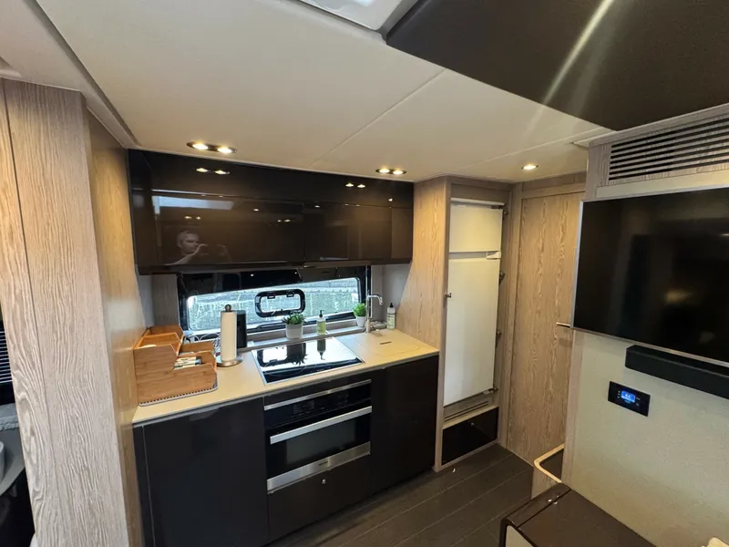 Slide: The Image of Azimut 51 ATLANTIS 2019 - 6078398