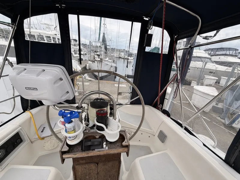Slide: The Image of Hunter 37.5 cockpit looking aft - 6078670
