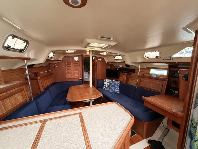 Slide: The Image of Hunter 37.5 interior facing forward - 6078683