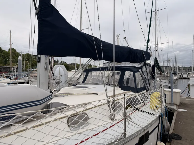 Slide: The Image of Hunter 37.5 mid-deck - 6078668