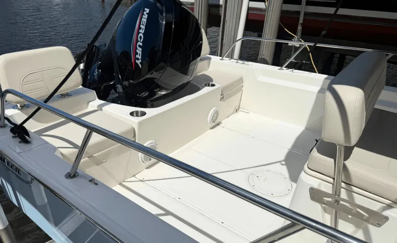 Slide: The Image of Boston Whaler 190 Montauk 2023 - 6078828