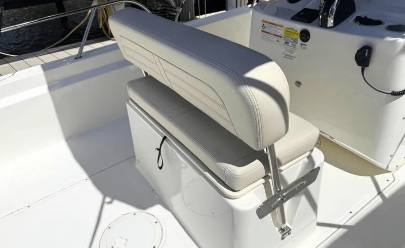 Slide: The Image of Boston Whaler 190 Montauk 2023 - 6078830