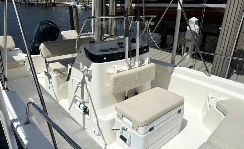 Slide: The Image of Boston Whaler 190 Montauk 2023 - 6078831