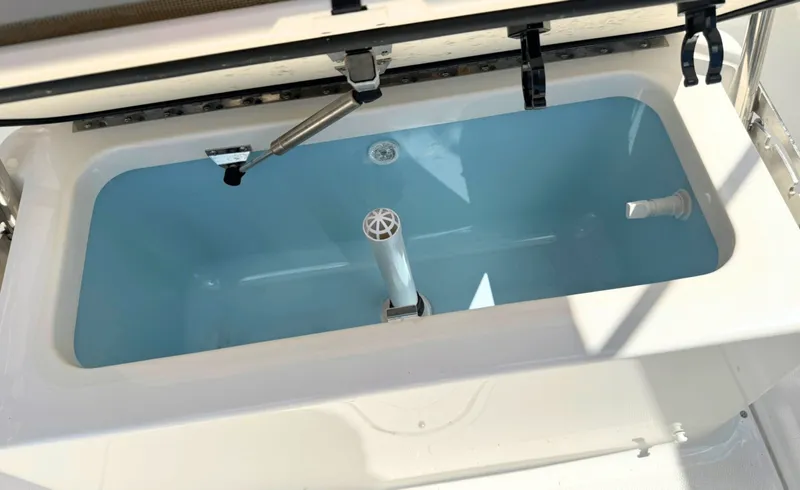 Slide: The Image of Boston Whaler 190 Montauk 2023 - 6078835