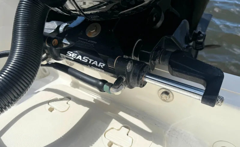 Slide: The Image of Boston Whaler 190 Montauk 2023 - 6078837