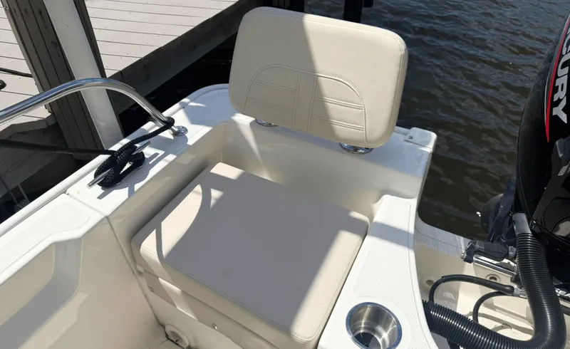 Slide: The Image of Boston Whaler 190 Montauk 2023 - 6078839