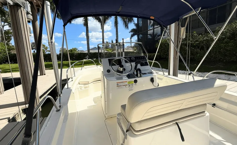 Slide: The Image of Boston Whaler 190 Montauk 2023 - 6078840