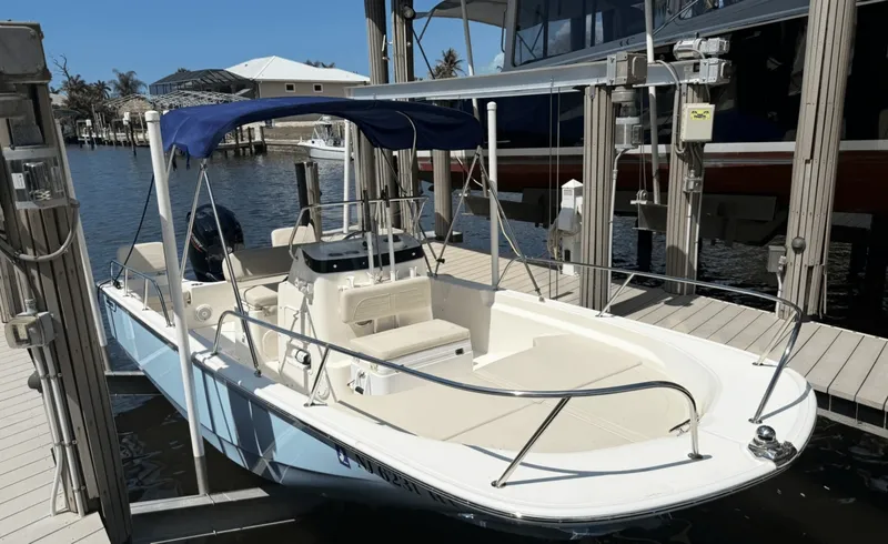 Slide: The Image of Boston Whaler 190 Montauk 2023 - 6078820