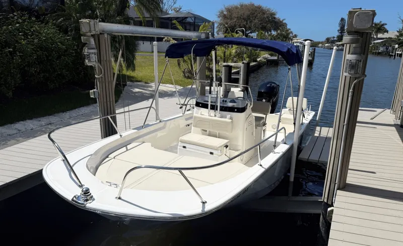 Slide: The Image of Boston Whaler 190 Montauk 2023 - 6078821