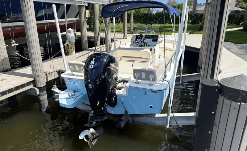 Slide: The Image of Boston Whaler 190 Montauk 2023 - 6078822