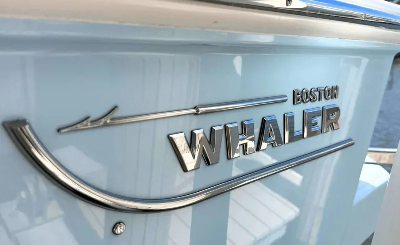 Slide: The Image of Boston Whaler 190 Montauk 2023 - 6078823