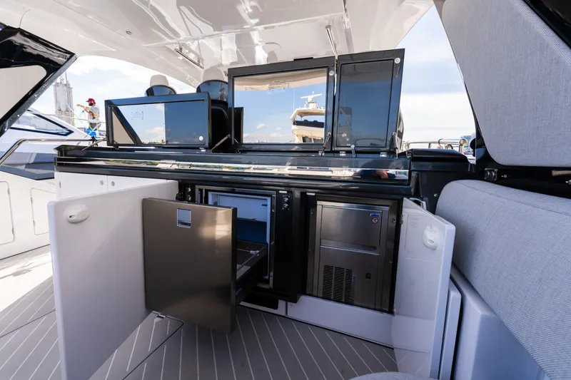 Slide: The Image of Azimut 47 Verve 2023 - 7766980