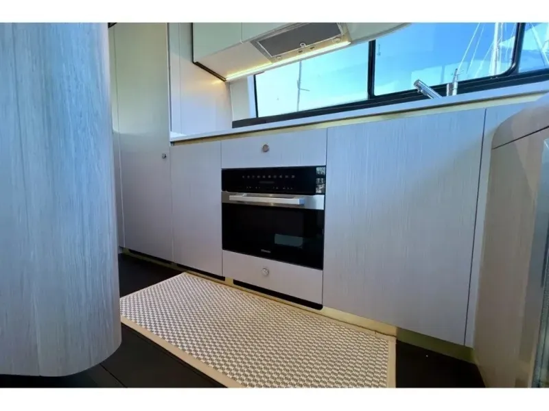 Slide: The Image of Azimut FLY 60 2024 - 6079016
