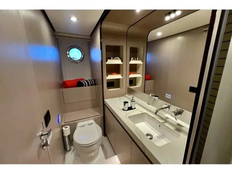 Slide: The Image of Azimut FLY 60 2024 - 6079032
