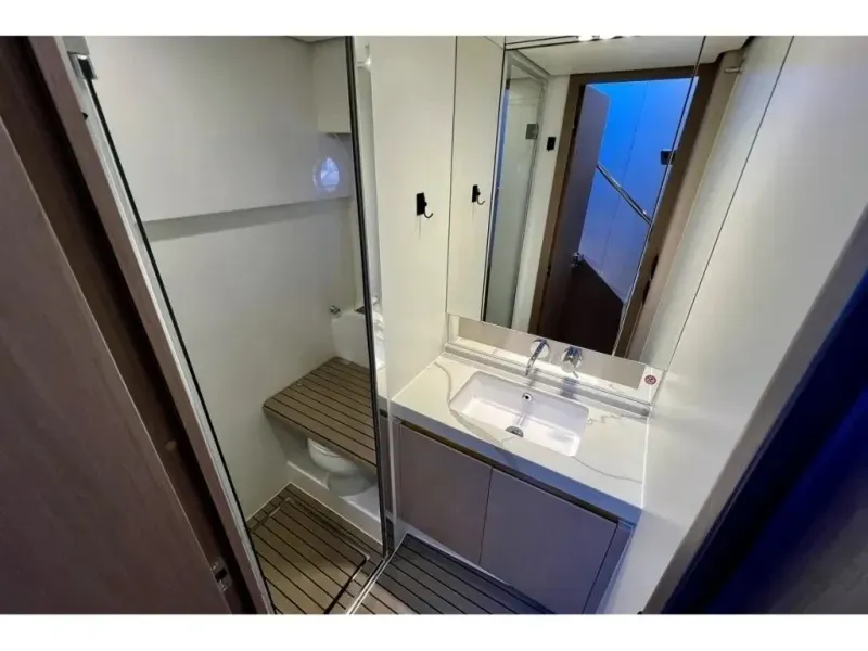 Slide: The Image of Azimut FLY 60 2024 - 6079040