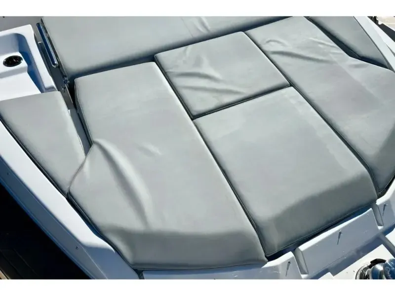 Slide: The Image of Azimut FLY 60 2024 - 6079050