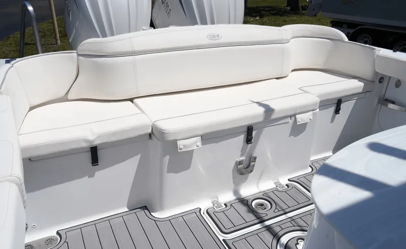 Slide: The Image of Sea Hunt Ultra 305SE 2025 - 6080330