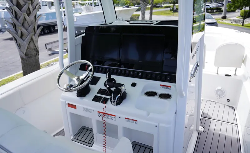 Slide: The Image of Sea Hunt Ultra 305SE 2025 - 6080331