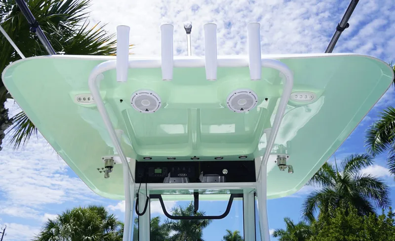 Slide: The Image of Sea Hunt Ultra 305SE 2025 - 6080339