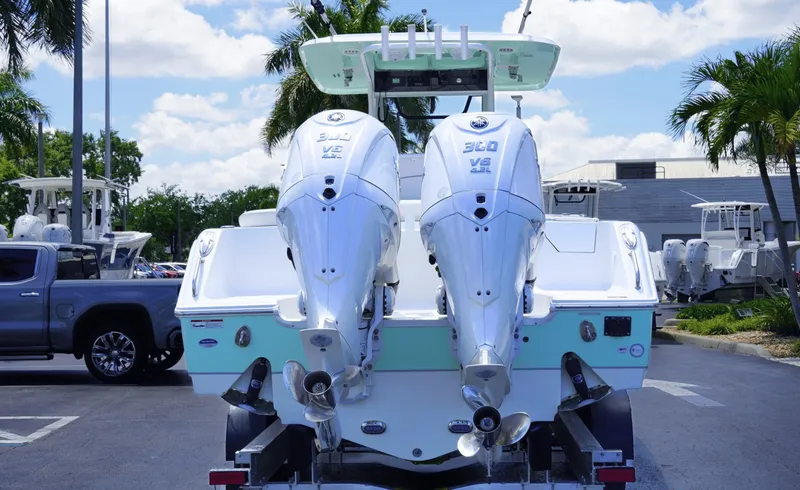 Slide: The Image of Sea Hunt Ultra 305SE 2025 - 6080322