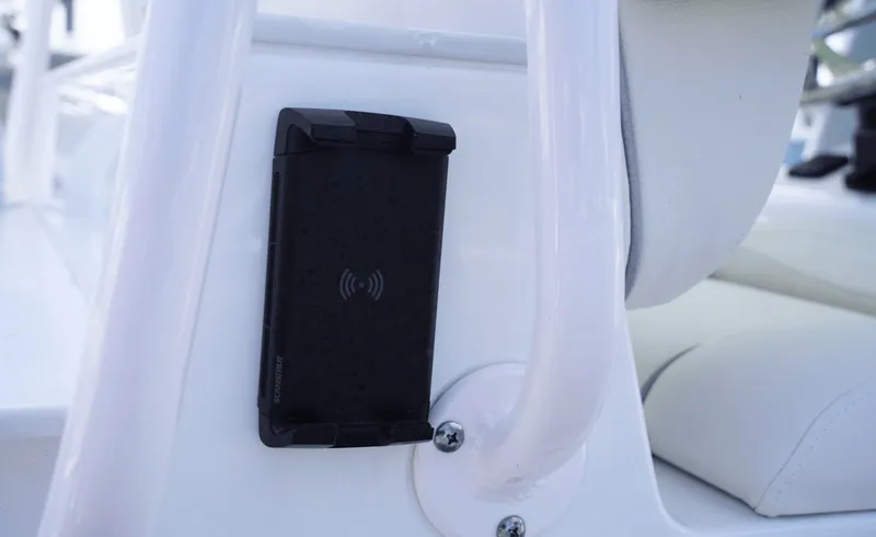 Slide: The Image of Sea Hunt Ultra 305SE 2025 - 6080348