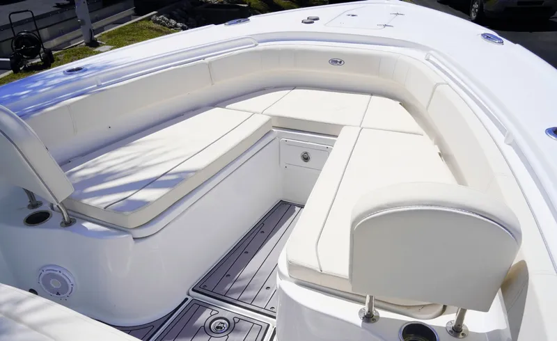 Slide: The Image of Sea Hunt Ultra 305SE 2025 - 6080354
