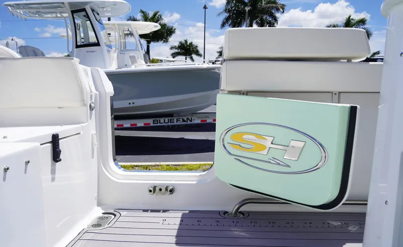 Slide: The Image of Sea Hunt Ultra 305SE 2025 - 6080358