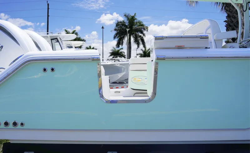 Slide: The Image of Sea Hunt Ultra 305SE 2025 - 6080360