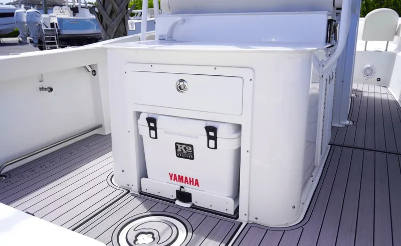 Slide: The Image of Sea Hunt Ultra 305SE 2025 - 6080326