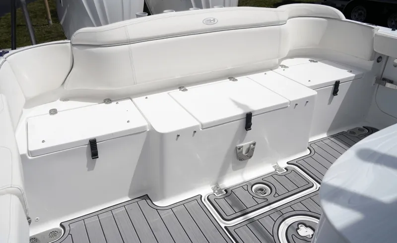 Slide: The Image of Sea Hunt Ultra 305SE 2025 - 6080328