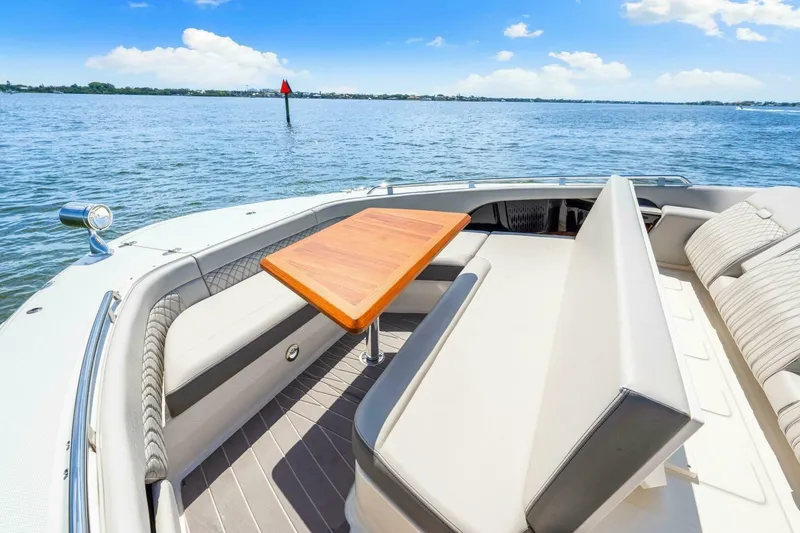 Slide: The Image of 2022 Sea Ray 370 OB  - 6081314