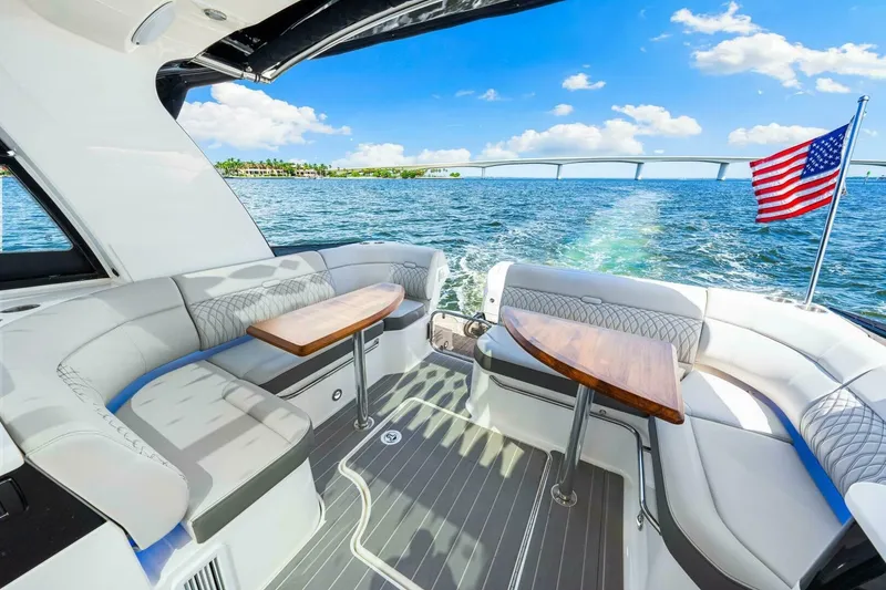 Slide: The Image of 2022 Sea Ray 370 Sundancer - 6081288
