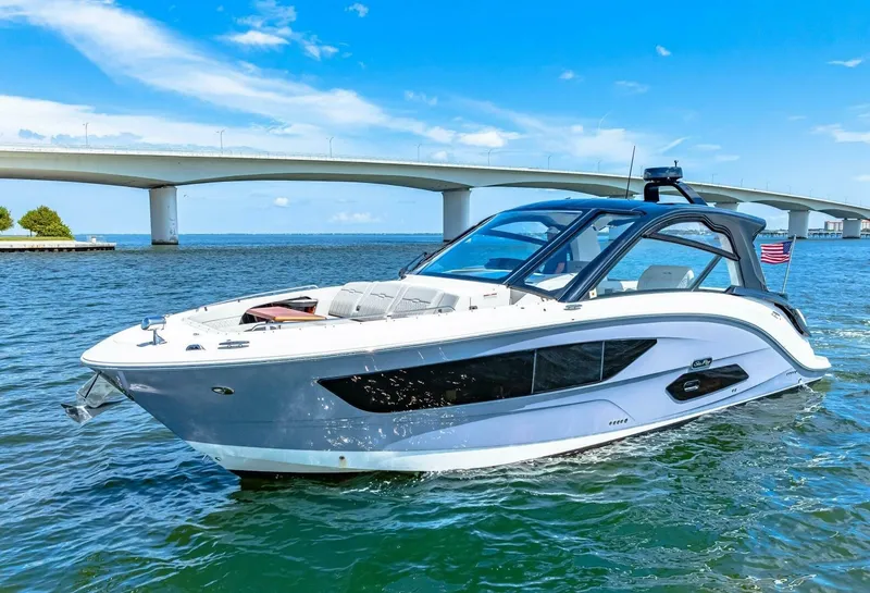 Slide: The Image of 2022 Sea Ray 370 OB  - 6081337