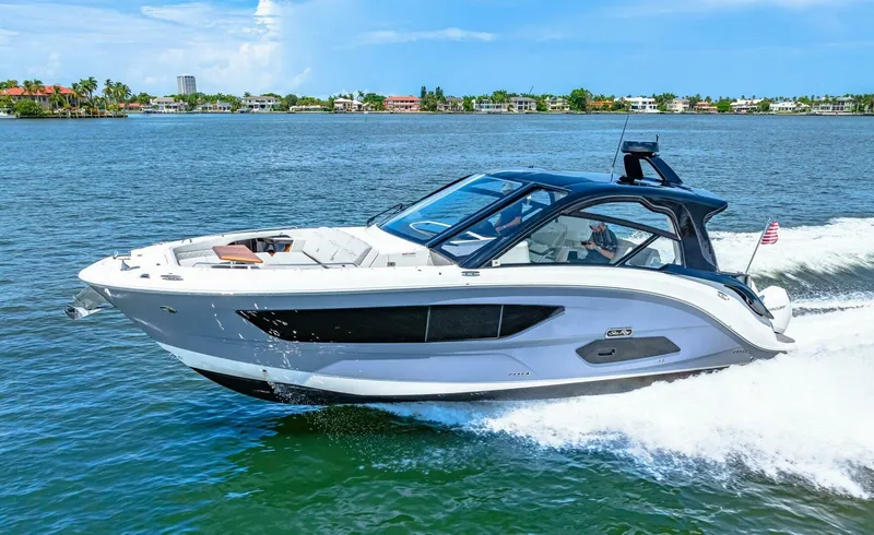 Slide: The Image of 2022 Sea Ray 370 OB  - 6081341