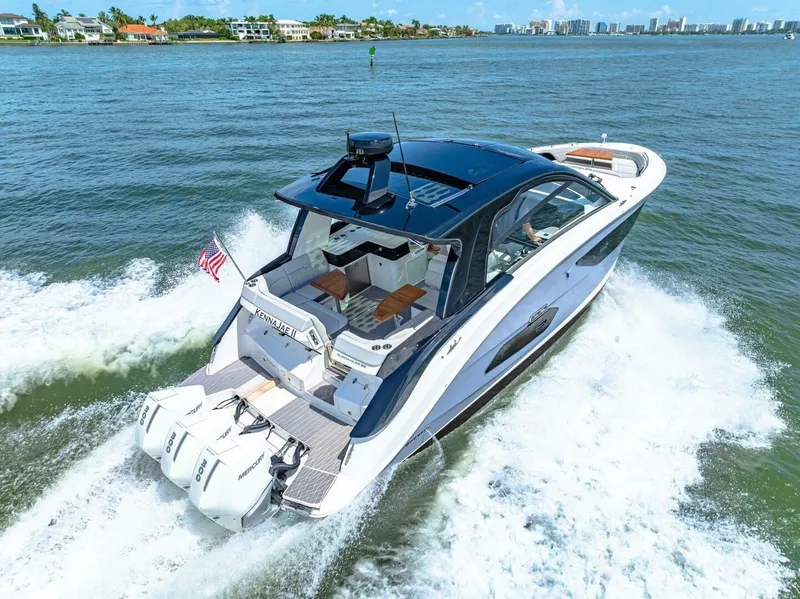 Slide: The Image of 2022 Sea Ray 370 OB  - 6081342