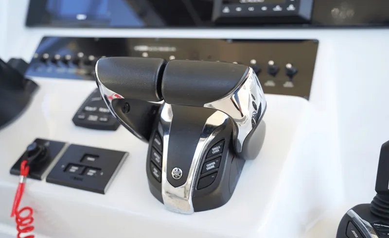 Slide: The Image of Cobia 320CC 2023 - 6080473