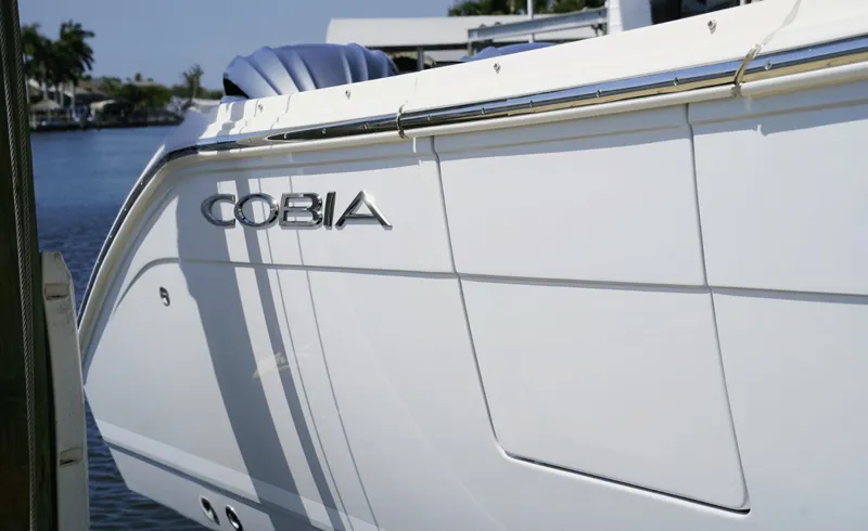 Slide: The Image of Cobia 320CC 2023 - 6080426