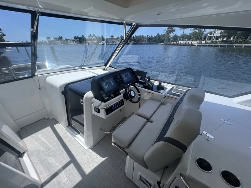 Slide: The Image of Aquila 36 Sport 2025 - 6081995