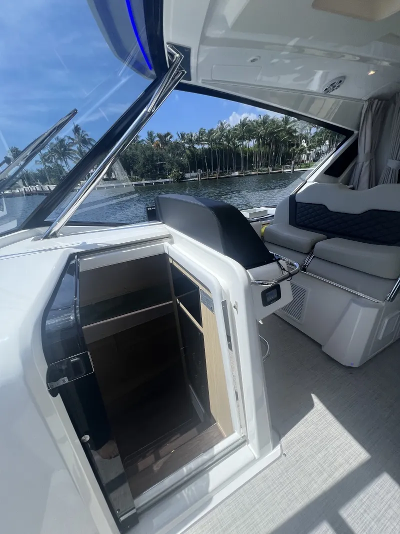 Slide: The Image of Aquila 36 Sport 2025 - 6081979