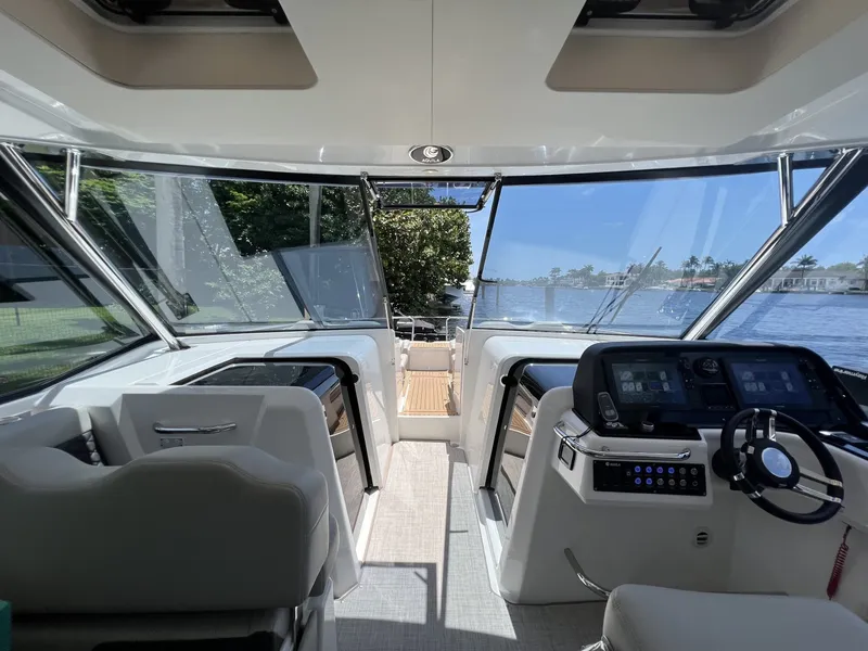 Slide: The Image of Aquila 36 Sport 2025 - 6082012