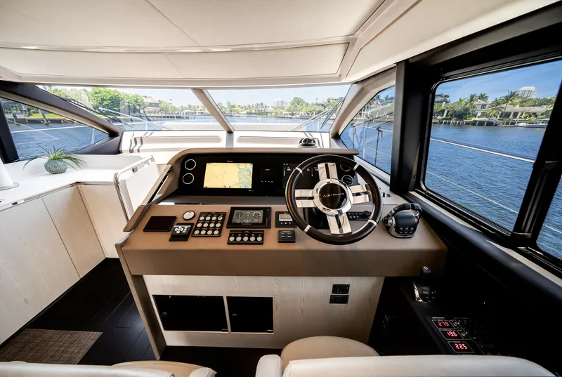 Slide: The Image of Azimut FLY 50 2021 - 6081616