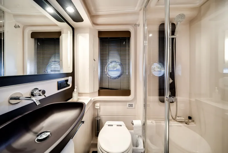 Slide: The Image of Azimut FLY 50 2021 - 6081631