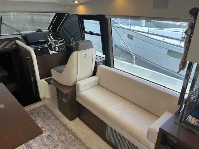 Slide: The Image of 2020 Prestige 420S -  Large settee to starboard - 6081646