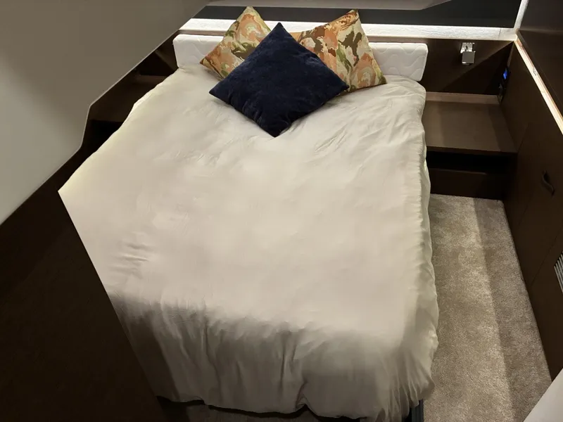 Slide: The Image of 2020 Prestige 420S -  Midship large master stateroom - 6081651
