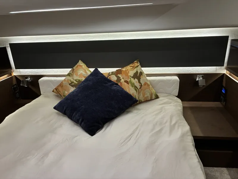 Slide: The Image of 2020 Prestige 420S -  Master stateroom berth - 6081652