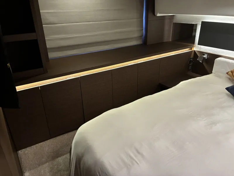 Slide: The Image of 2020 Prestige 420S -  Starboard side of the master stateroom - 6081654